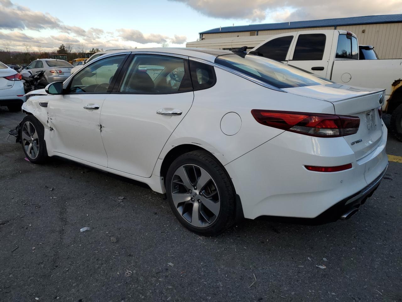 2019 KIA Optima VIN 5XXGT4L36KG375623 Copart auction photo, side / front end damage thumbnail 2