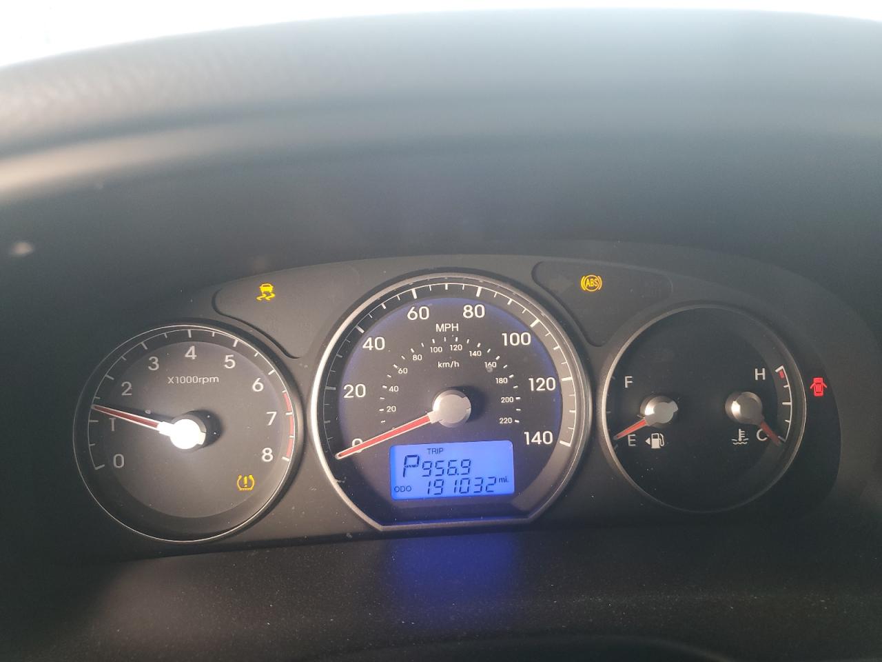 2011 Hyundai Santa Fe VIN 5XYZG3AB3BG044334 Copart auction photo, front end / minor dent/scratches damage thumbnail 9