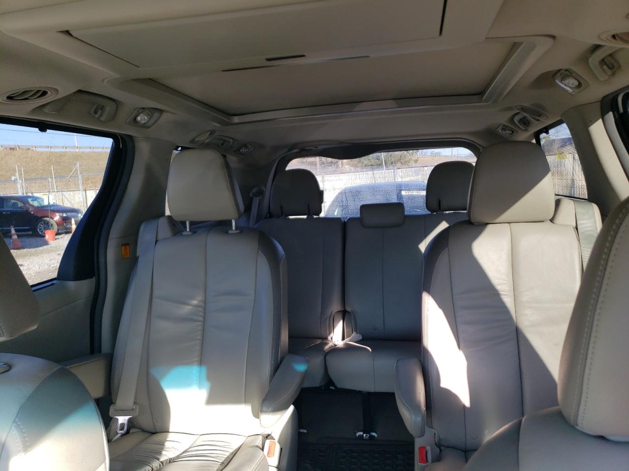 2011 Toyota Sienna VIN 5TDDK3DC5BS028703 Copart auction photo, front end damage thumbnail 10