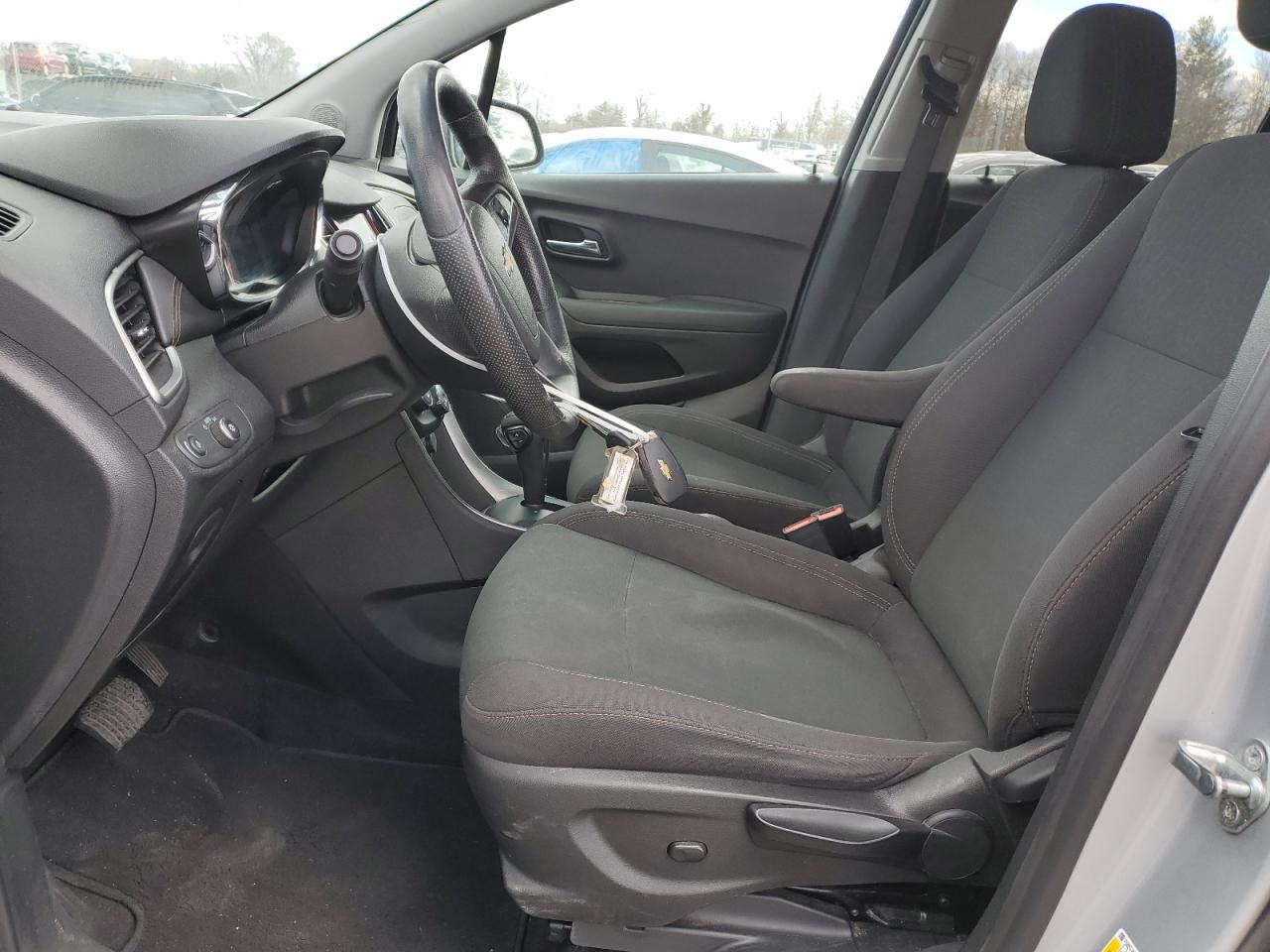 2020 Chevrolet Trax VIN 3GNCJKSB3LL319931 Copart auction photo, front end / side damage thumbnail 7