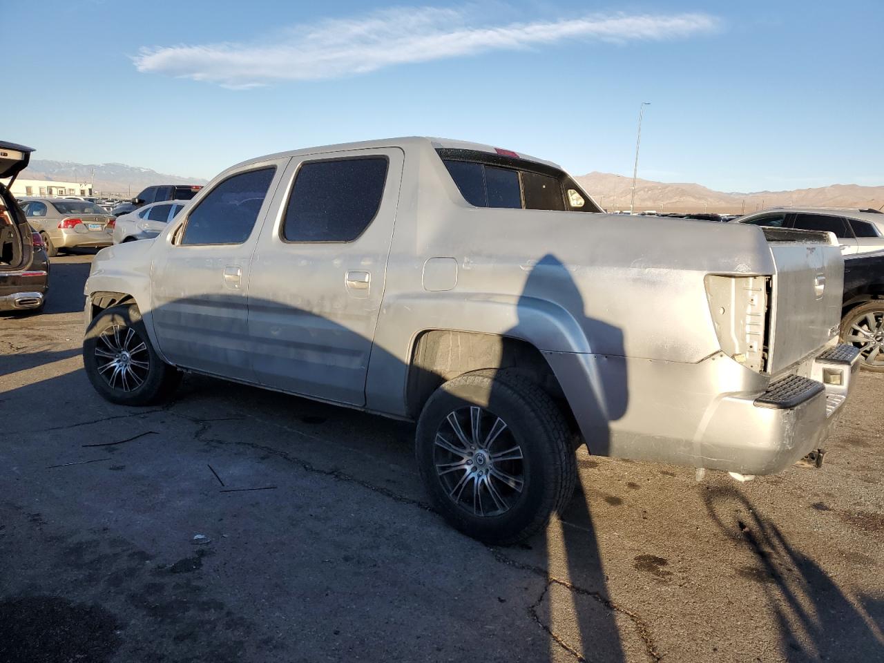 2006 Honda Ridgeline VIN 2HJYK16456H534818 Copart auction photo, minor dent/scratches damage thumbnail 2