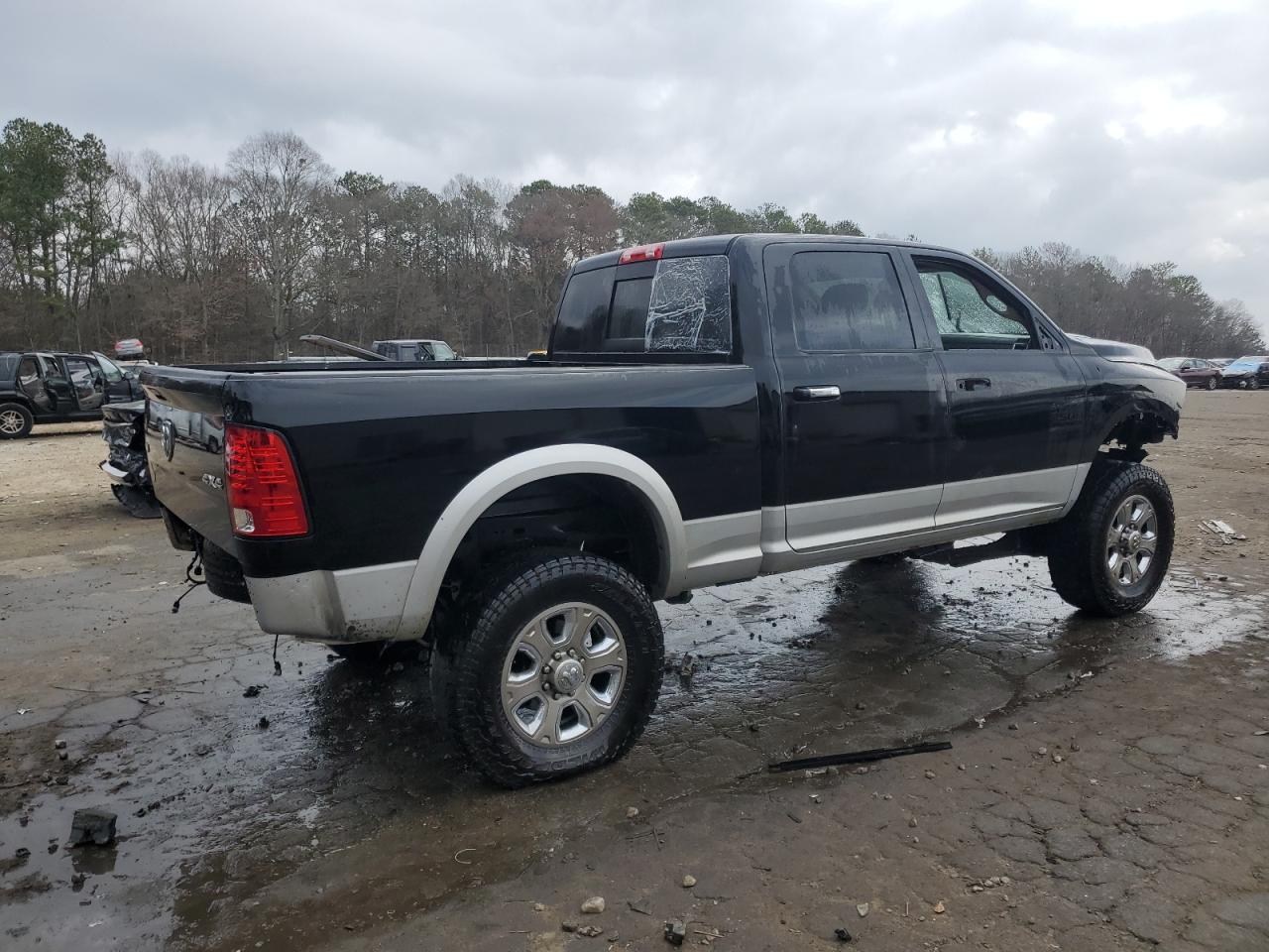 2015 RAM 2500 VIN 3C6UR5FL2FG571331 Copart auction photo, front end / side damage thumbnail 3