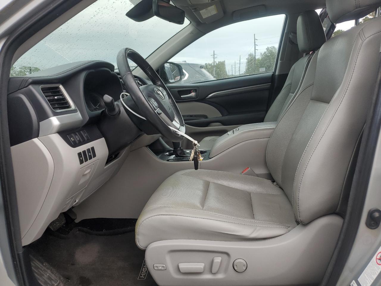 2017 Toyota Highlander VIN 5TDYZRFH6HS210766 Copart auction photo, water/flood damage thumbnail 7