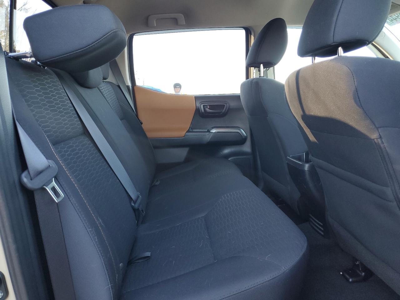 2018 Toyota Tacoma VIN 3TMCZ5AN4JM124796 Copart auction photo, rear end / minor dent/scratches damage thumbnail 10