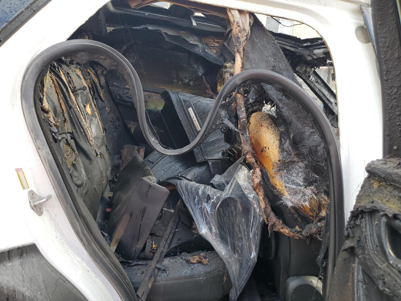 2020 Land Rover Range Rover VIN SALYB2FV6LA261636 Copart auction photo, burn - engine / burn - interior damage thumbnail 12