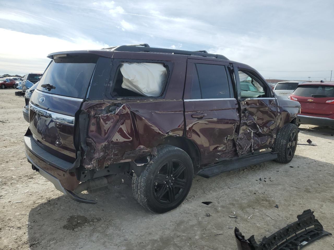 2021 Ford Expedition VIN 1FMJU1HT4MEA86382 Copart auction photo, all over damage thumbnail 3