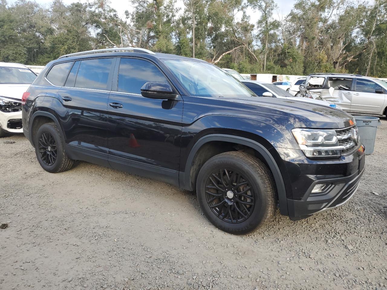 2018 Volkswagen Atlas VIN 1V2LR2CA1JC583504 Copart auction photo, side damage thumbnail 4