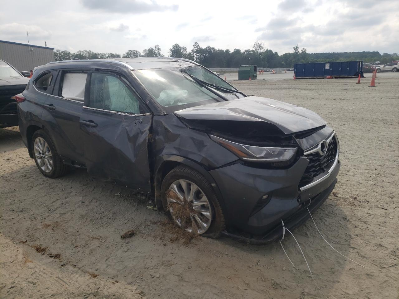 2020 Toyota Highlander VIN 5TDDZRBH6LS046741 Copart auction photo, side / front end damage thumbnail 4
