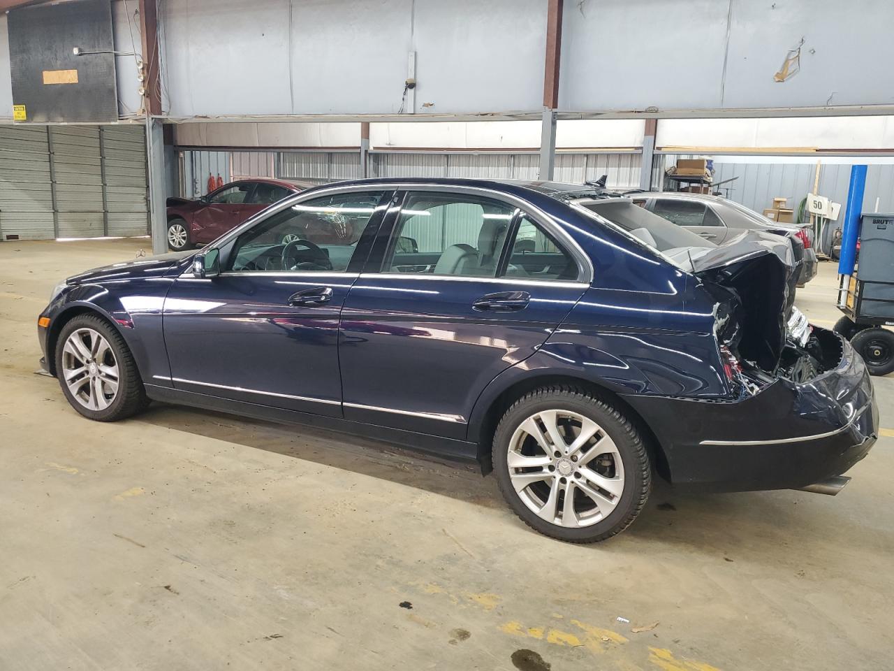2013 Mercedes-Benz C-klasse VIN WDDGF8AB7DA868577 Copart auction photo, rear end damage thumbnail 2