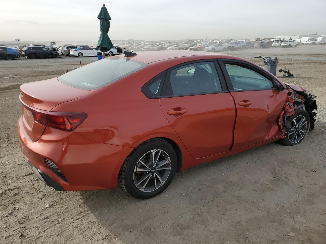 2022 KIA Forte VIN 3KPF24AD9NE491552 Copart auction photo, front end / side damage thumbnail 3