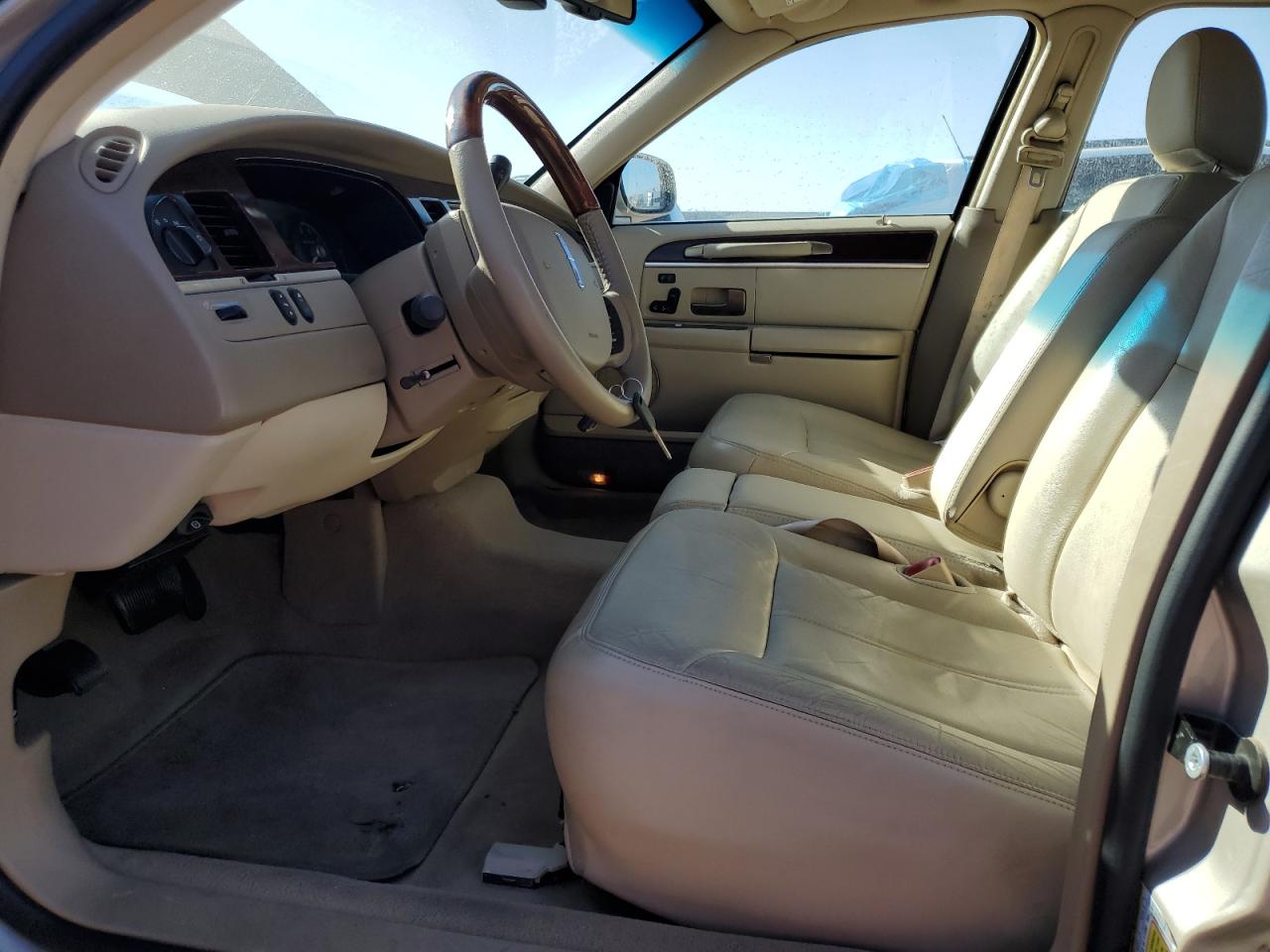 2009 Lincoln Town Car VIN 2LNHM82V99X618703 Copart auction photo, side damage thumbnail 7