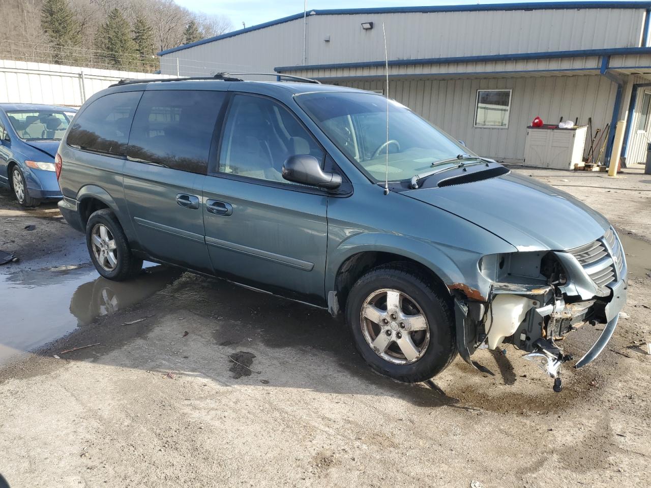 2007 Dodge Caravan VIN 2D4GP44L47R113233 Copart auction photo, front end damage thumbnail 4