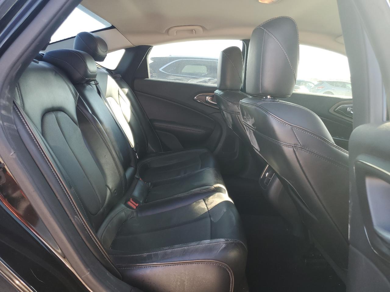 2015 Chrysler 200 VIN 1C3CCCCB8FN567169 Copart auction photo, rear end / minor dent/scratches damage thumbnail 10