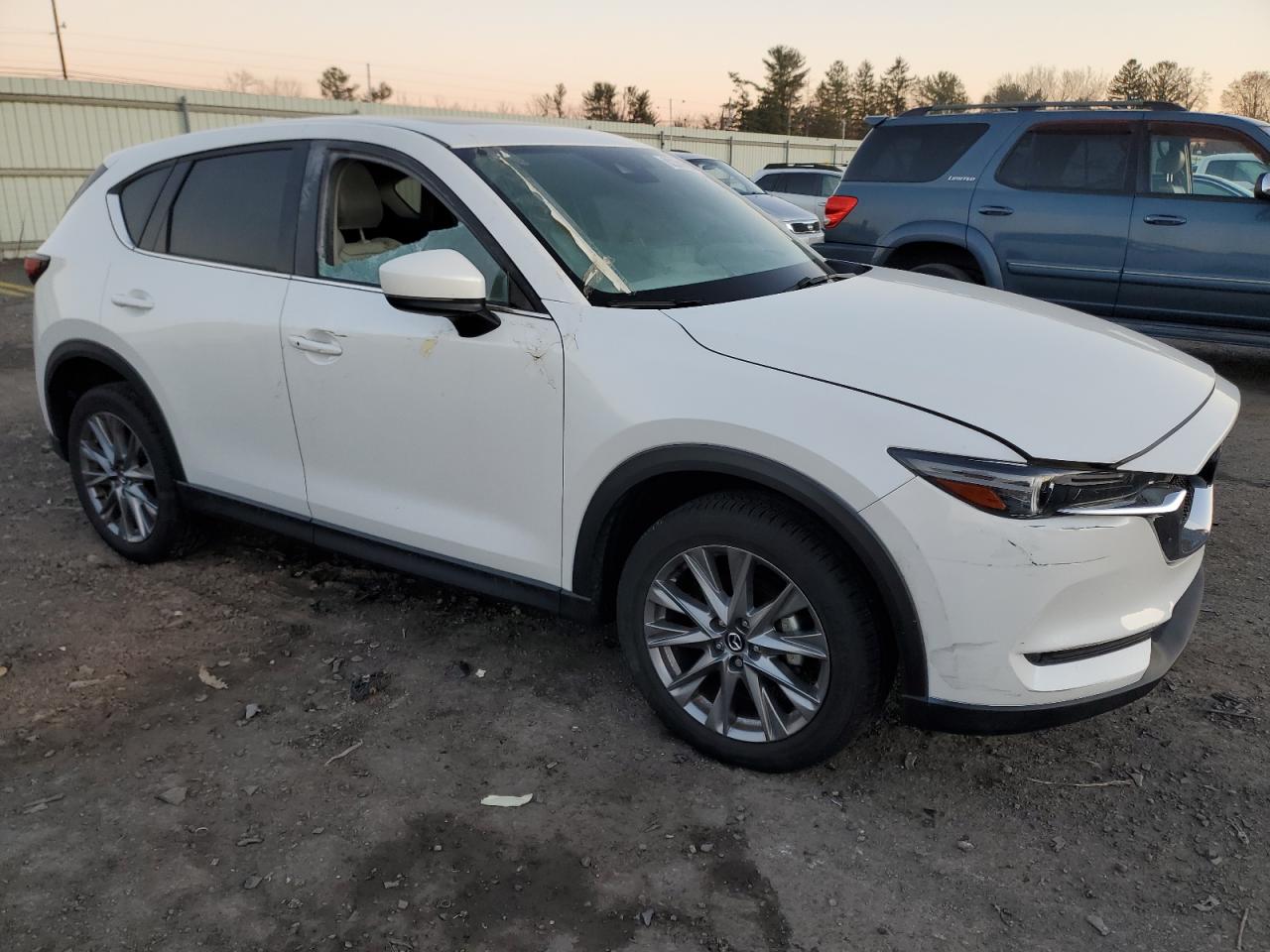 2021 Mazda CX-5 VIN JM3KFBDM7M0489767 Copart auction photo, burn - interior / side damage thumbnail 4