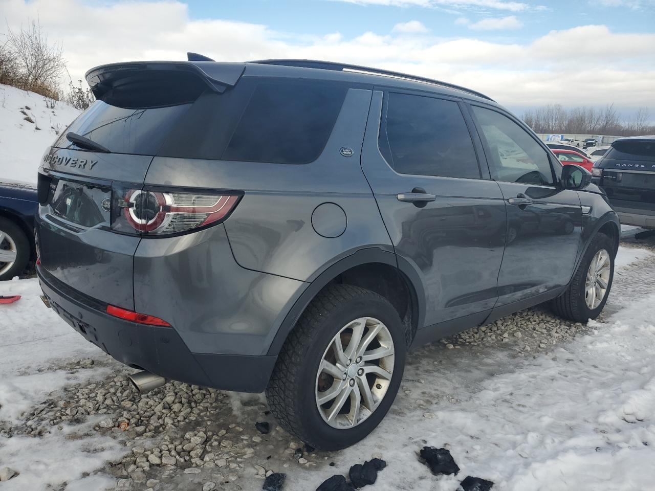 2017 Land Rover Discovery VIN SALCR2BG8HH646756 Copart auction photo, normal wear damage thumbnail 3