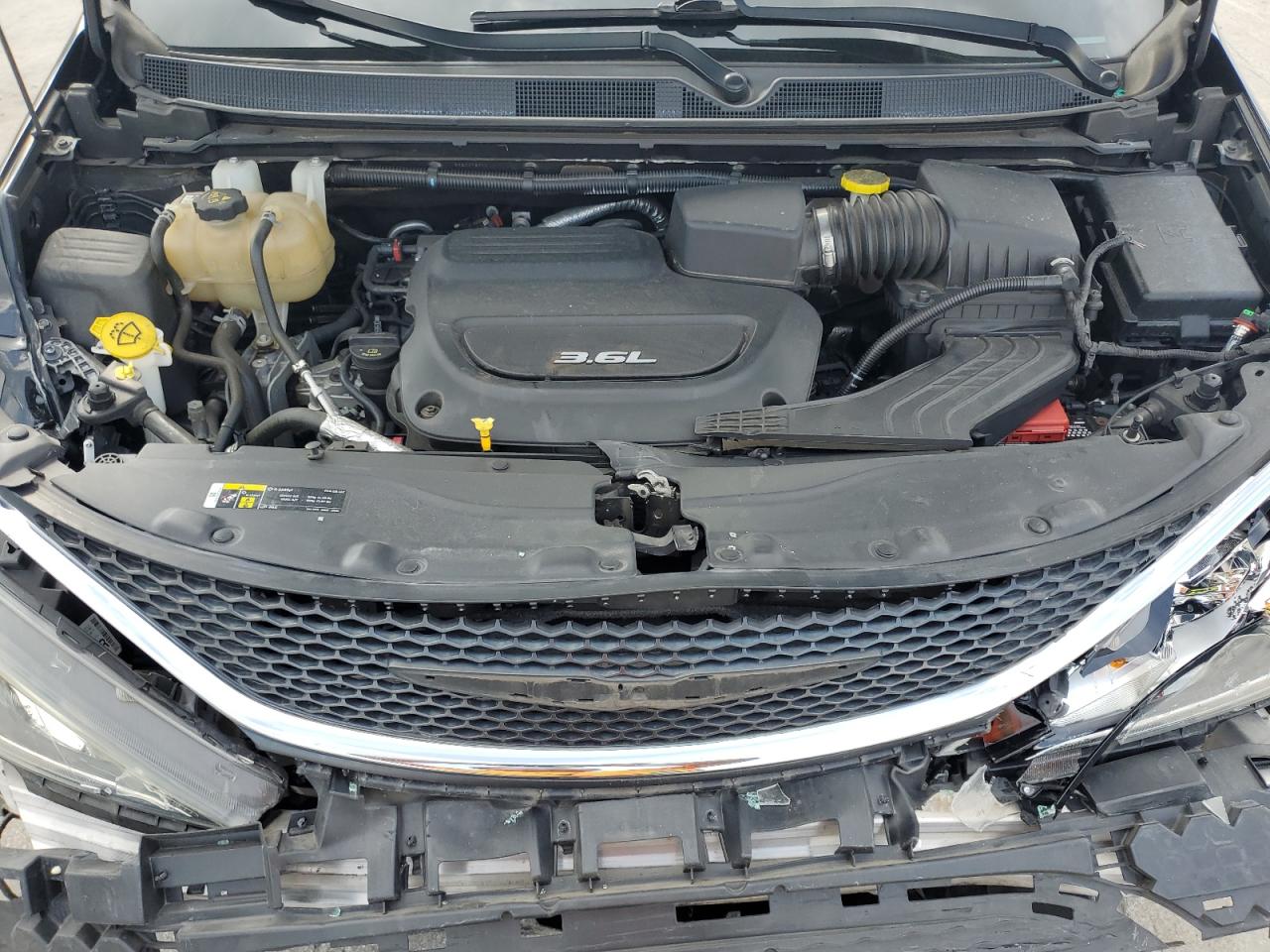 2018 Chrysler Pacifica VIN 2C4RC1FG9JR257450 Copart auction photo, front end damage thumbnail 12