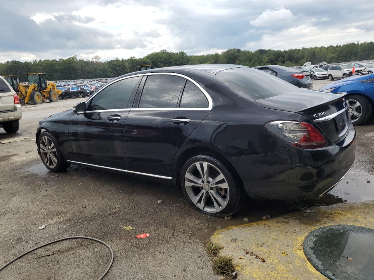 2015 Mercedes-Benz C-klasse VIN 55SWF4JBXFU089472 Copart auction photo, front end / side damage thumbnail 2