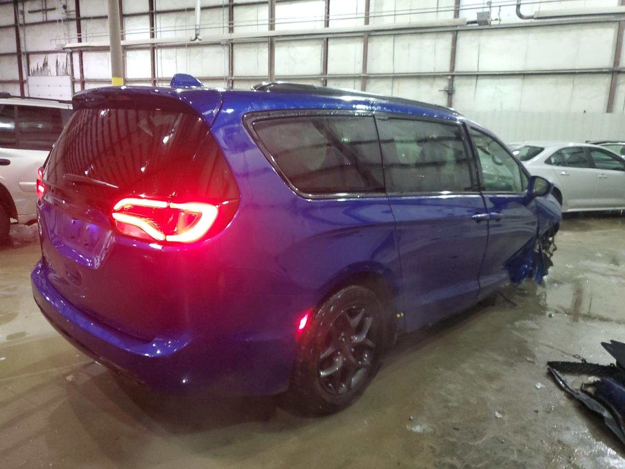 2019 Chrysler Pacifica VIN 2C4RC1EG9KR644096 Copart auction photo, side / front end damage thumbnail 3