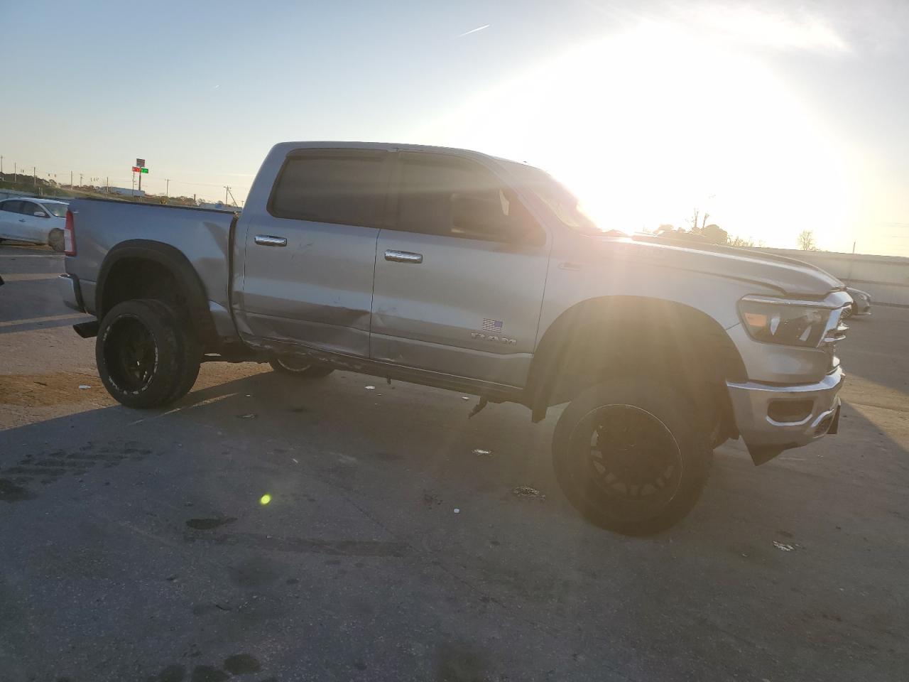2019 RAM 1500 VIN 1C6RREGT1KN590345 Copart auction photo, side damage thumbnail 4