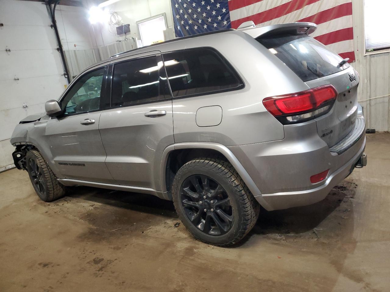 2017 Jeep Grand Cherokee VIN 1C4RJFAG8HC841822 Copart auction photo, front end / minor dent/scratches damage thumbnail 2