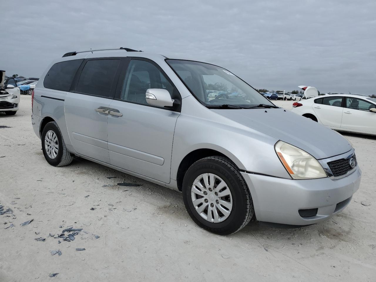 2011 KIA Sedona VIN KNDMG4C76B6371418 Copart auction photo, front end / minor dent/scratches damage thumbnail 4