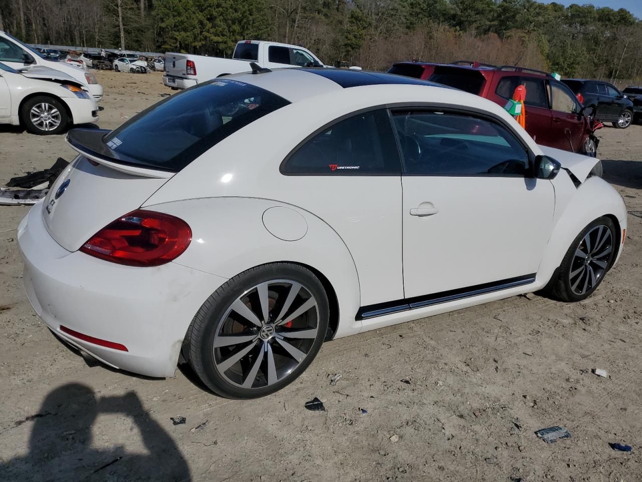 2013 Volkswagen Beetle VIN 3VWVA7AT8DM657682 Copart auction photo, front end damage thumbnail 3