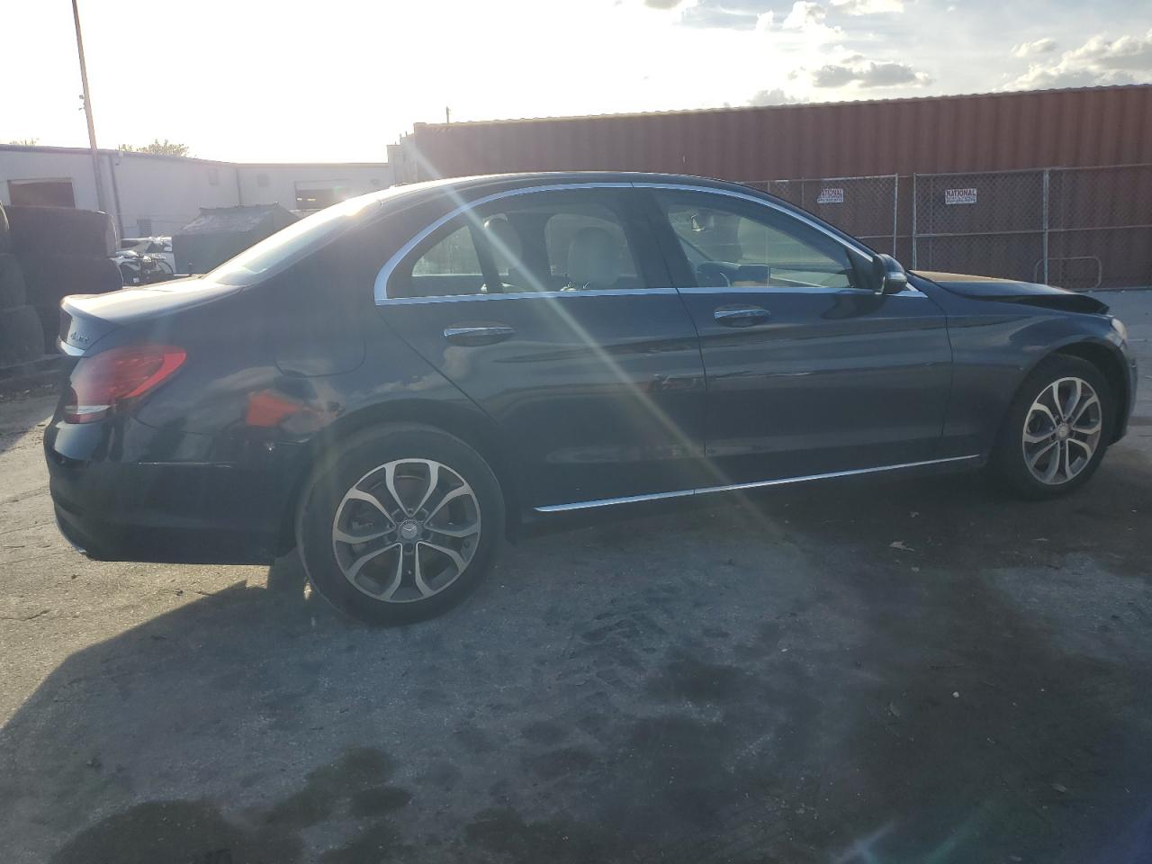 2015 Mercedes-Benz C-klasse VIN 55SWF4KB4FU021859 Copart auction photo, front end damage thumbnail 3