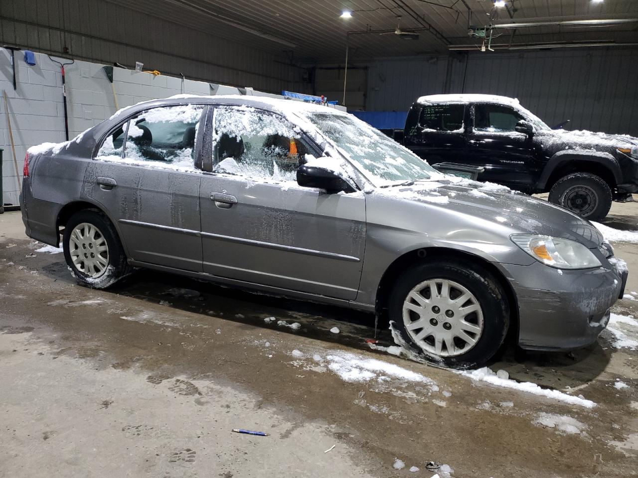 2005 Honda Civic VIN 2HGES166X5H560369 Copart auction photo, side / front end damage thumbnail 4
