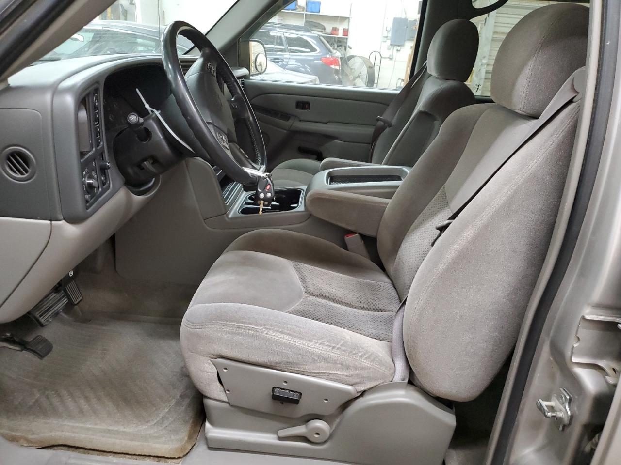 2005 Chevrolet Tahoe VIN 1GNEK13T05J151750 Copart auction photo, front end damage thumbnail 7