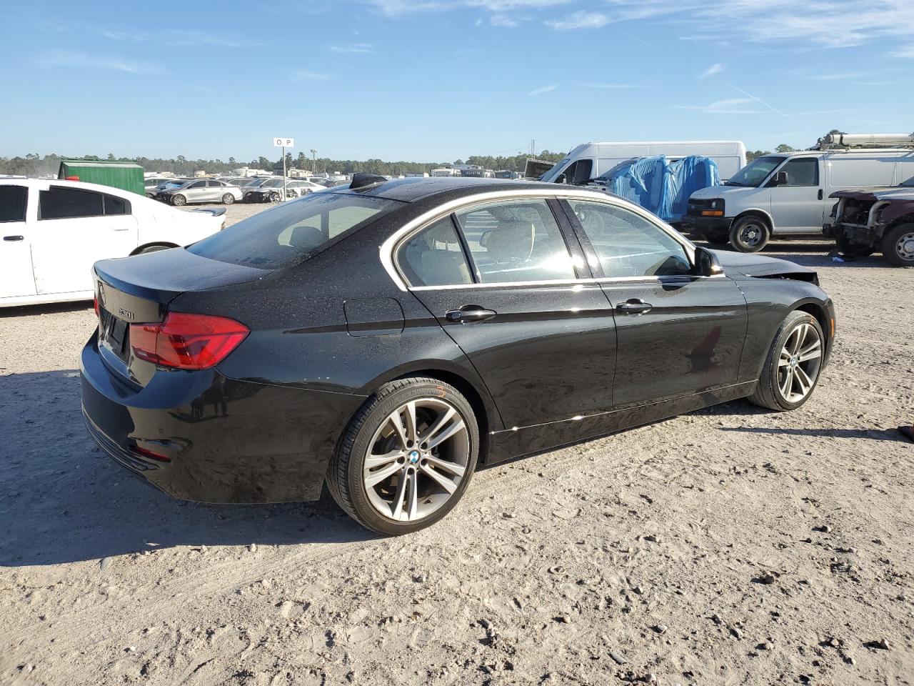 2017 BMW 3er VIN WBA8B9G31HNU55355 Copart auction photo, front end damage thumbnail 3