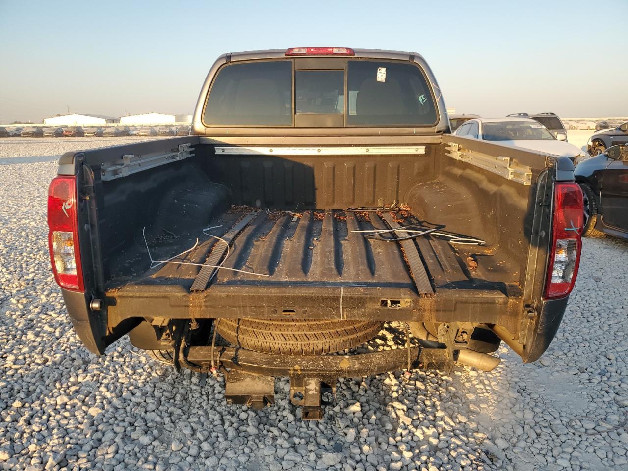 2020 Nissan Navara (Frontier) VIN 1N6ED0EA3LN722708 Copart auction photo, rear end / minor dent/scratches damage thumbnail 6