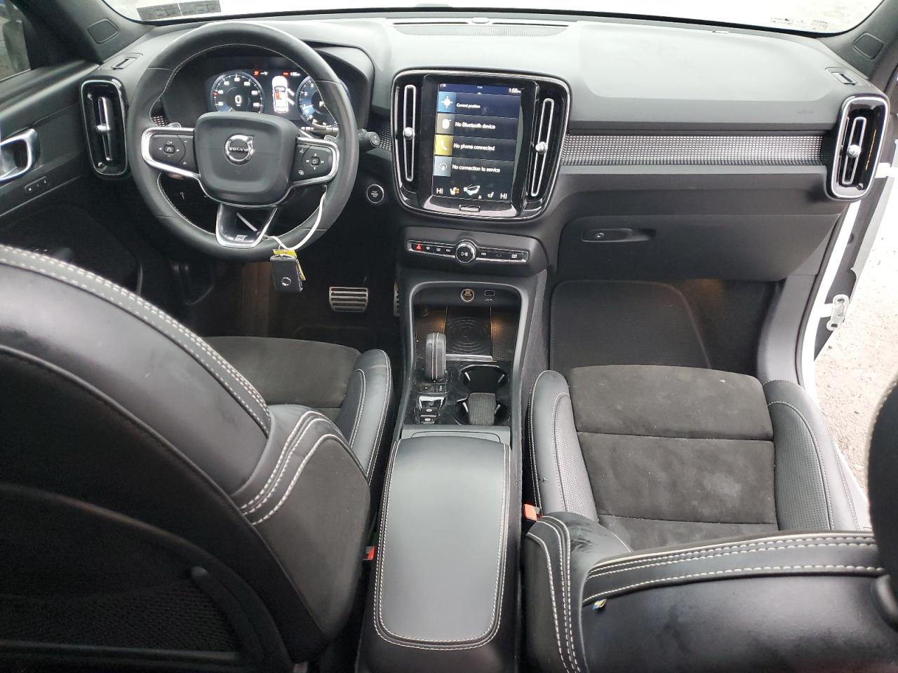 2019 Volvo XC40 VIN YV4AC2HMXK2068129 Copart auction photo, side / front end damage thumbnail 8
