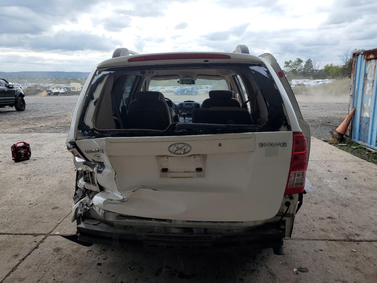2008 Hyundai Entourage VIN KNDMC233486051438 Copart auction photo, rear end damage thumbnail 6
