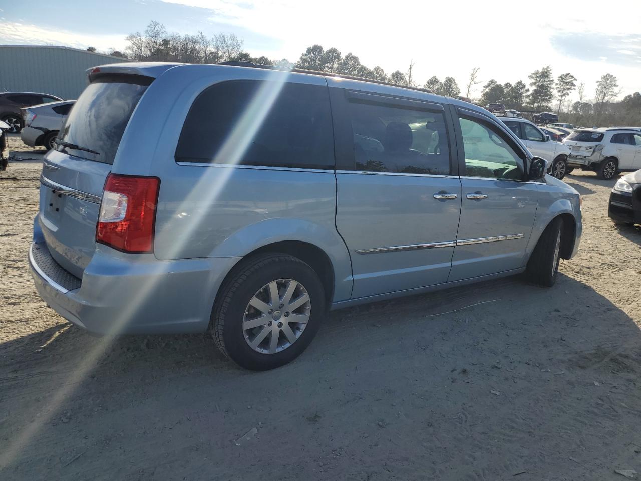 2016 Chrysler Town & Country VIN 2C4RC1BG1GR240348 Copart auction photo, front end / side damage thumbnail 3