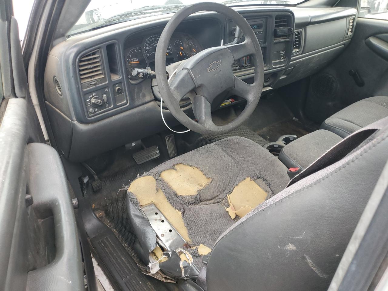 2003 Chevrolet Silverado VIN 1GBHC24U63E211816 Copart auction photo, minor dent/scratches damage thumbnail 8