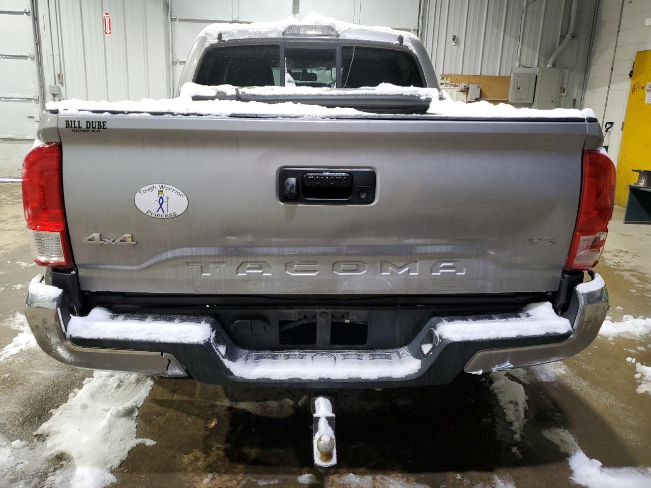 2017 Toyota Tacoma VIN 3TMCZ5ANXHM119290 Copart auction photo, rear end / front end damage thumbnail 6