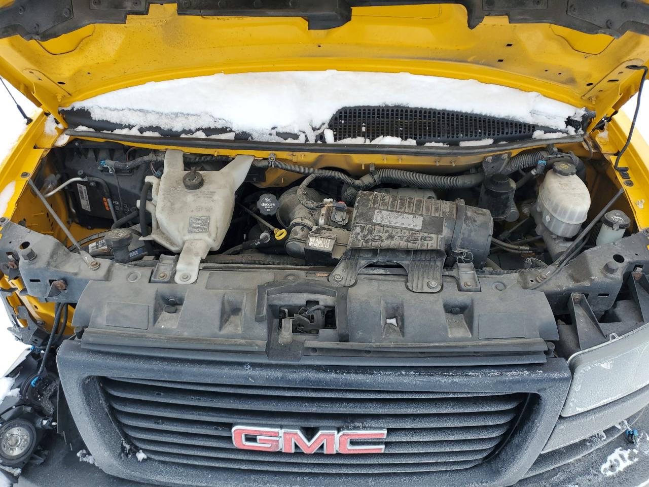 2018 GMC Savana VIN 7GZ37TCG1JN900061 Copart auction photo, front end / side damage thumbnail 12