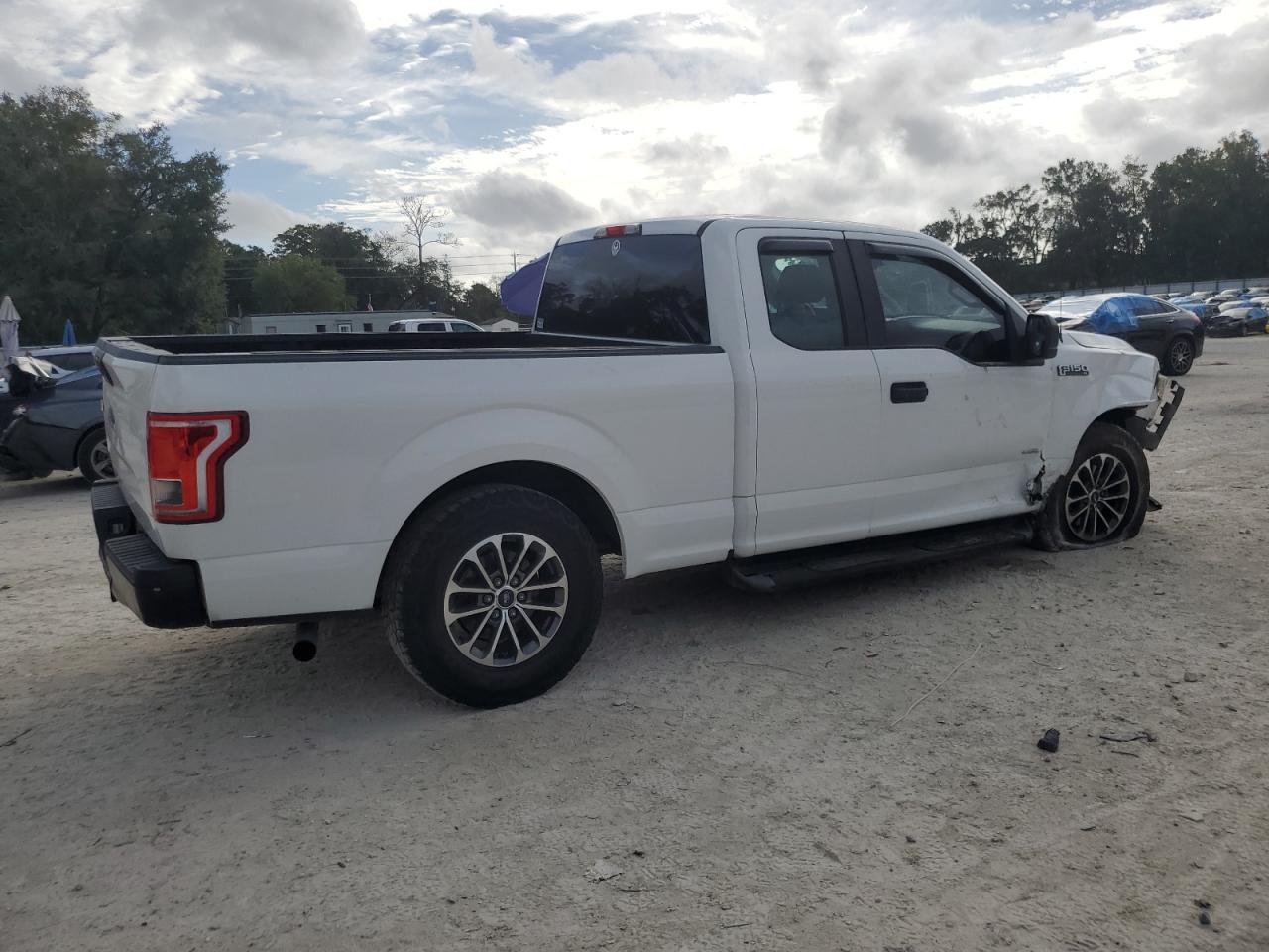 2015 Ford F-150 VIN 1FTEX1CP7FFD11348 Copart auction photo, front end / side damage thumbnail 3