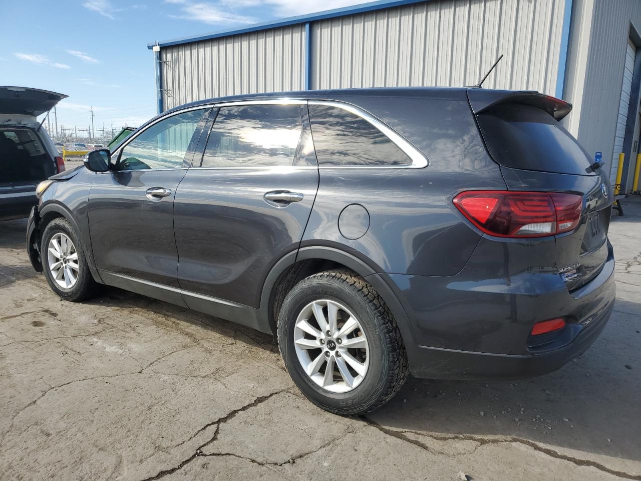 2019 KIA Sorento VIN 5XYPGDA59KG480130 Copart auction photo, front end / side damage thumbnail 2