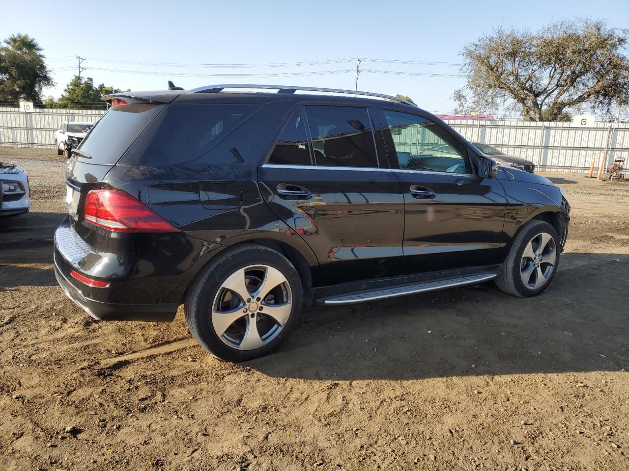 2016 Mercedes-Benz GLE VIN 4JGDA5JBXGA679352 Copart auction photo, front end damage thumbnail 3