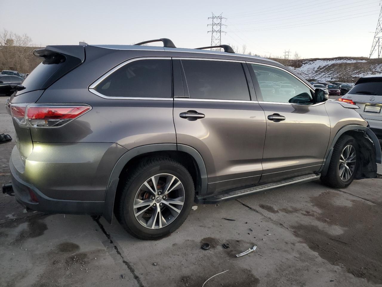 2016 Toyota Highlander VIN 5TDJKRFH5GS342311 Copart auction photo, front end damage thumbnail 3