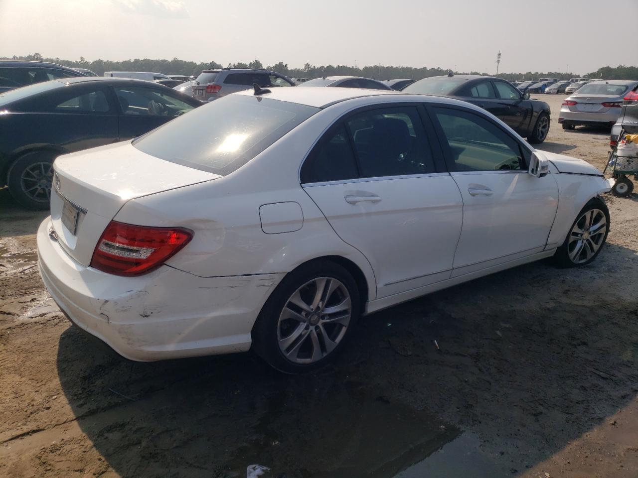 2013 Mercedes-Benz C-klasse VIN WDDGF4HB9DR272855 Copart auction photo, front end damage thumbnail 3