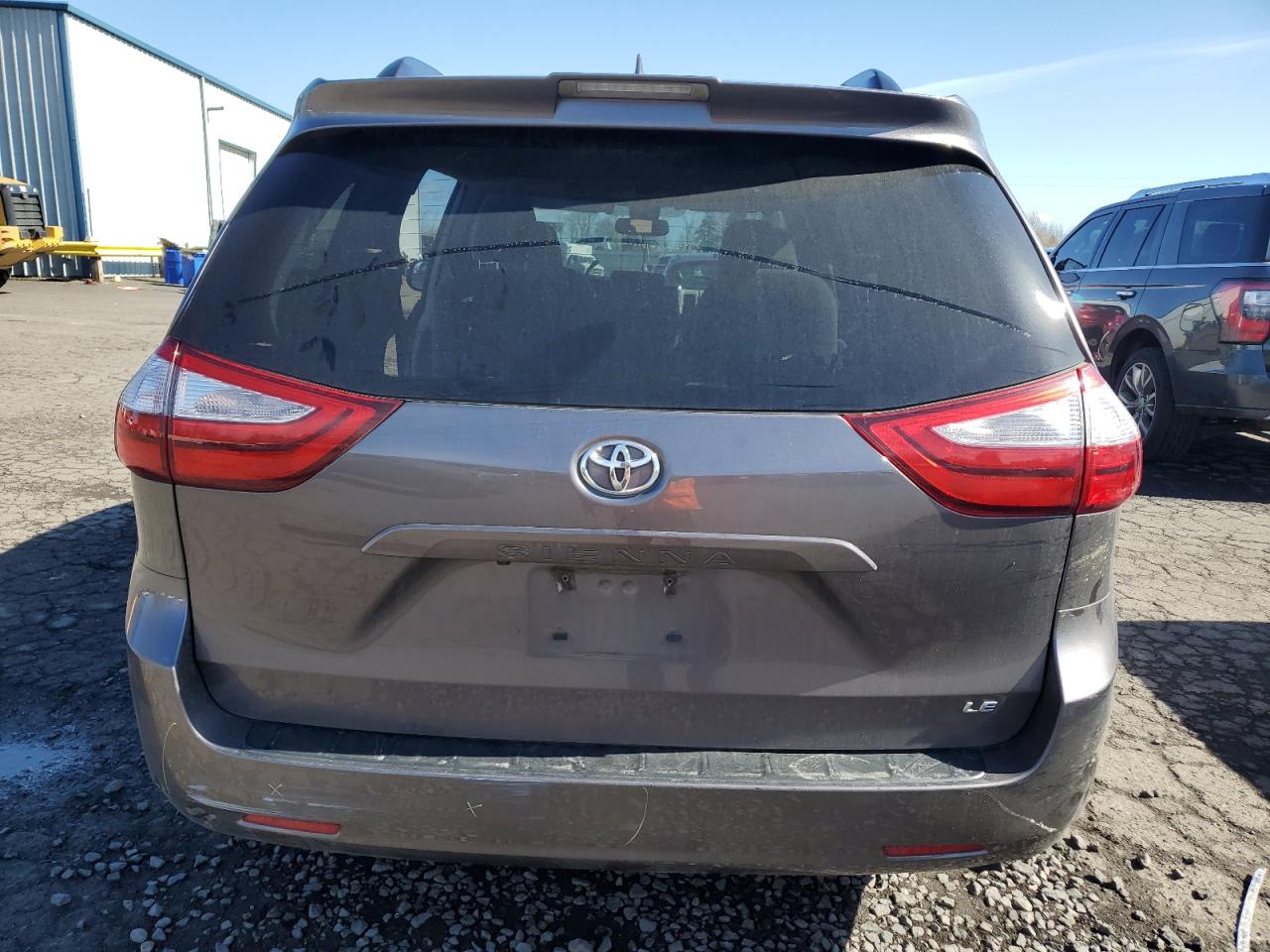 2019 Toyota Sienna VIN 5TDKZ3DCXKS997321 Copart auction photo, undercarriage / side damage thumbnail 6