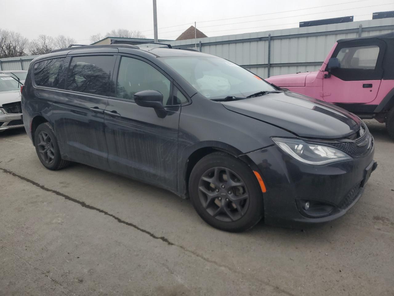 2019 Chrysler Pacifica VIN 2C4RC1BG2KR581900 Copart auction photo, front end / side damage thumbnail 4