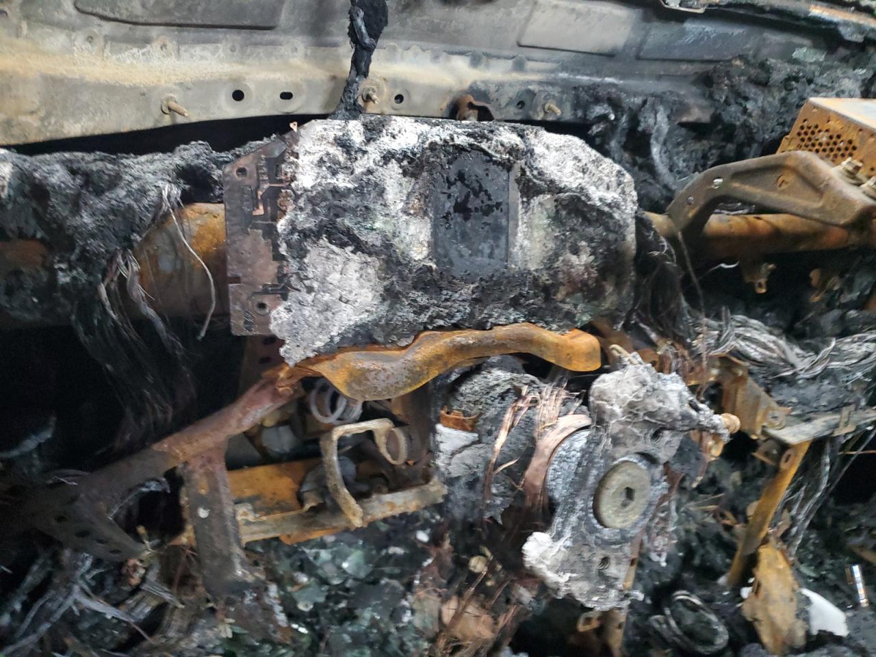 2019 Toyota RAV 4 VIN 2T3A1RFV4KW075114 Copart auction photo, burn damage thumbnail 9