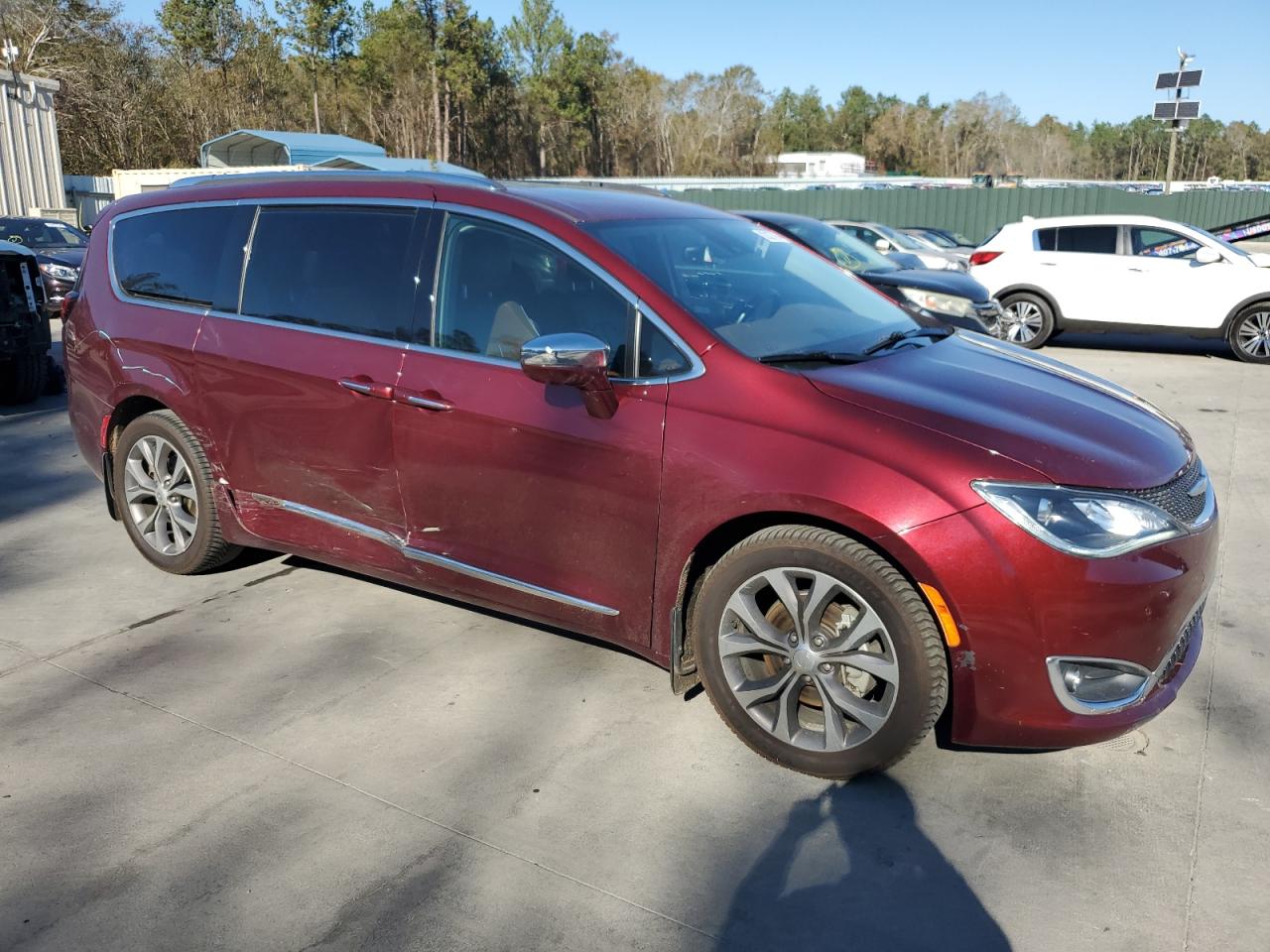 2017 Chrysler Pacifica VIN 2C4RC1GG2HR584121 Copart auction photo, side / minor dent/scratches damage thumbnail 4