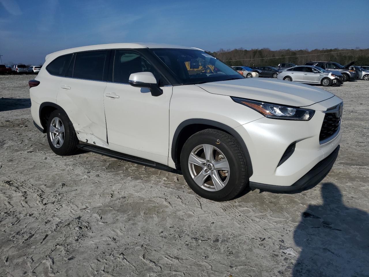 2020 Toyota Highlander VIN 5TDCZRAH7LS507880 Copart auction photo, side / undercarriage damage thumbnail 4