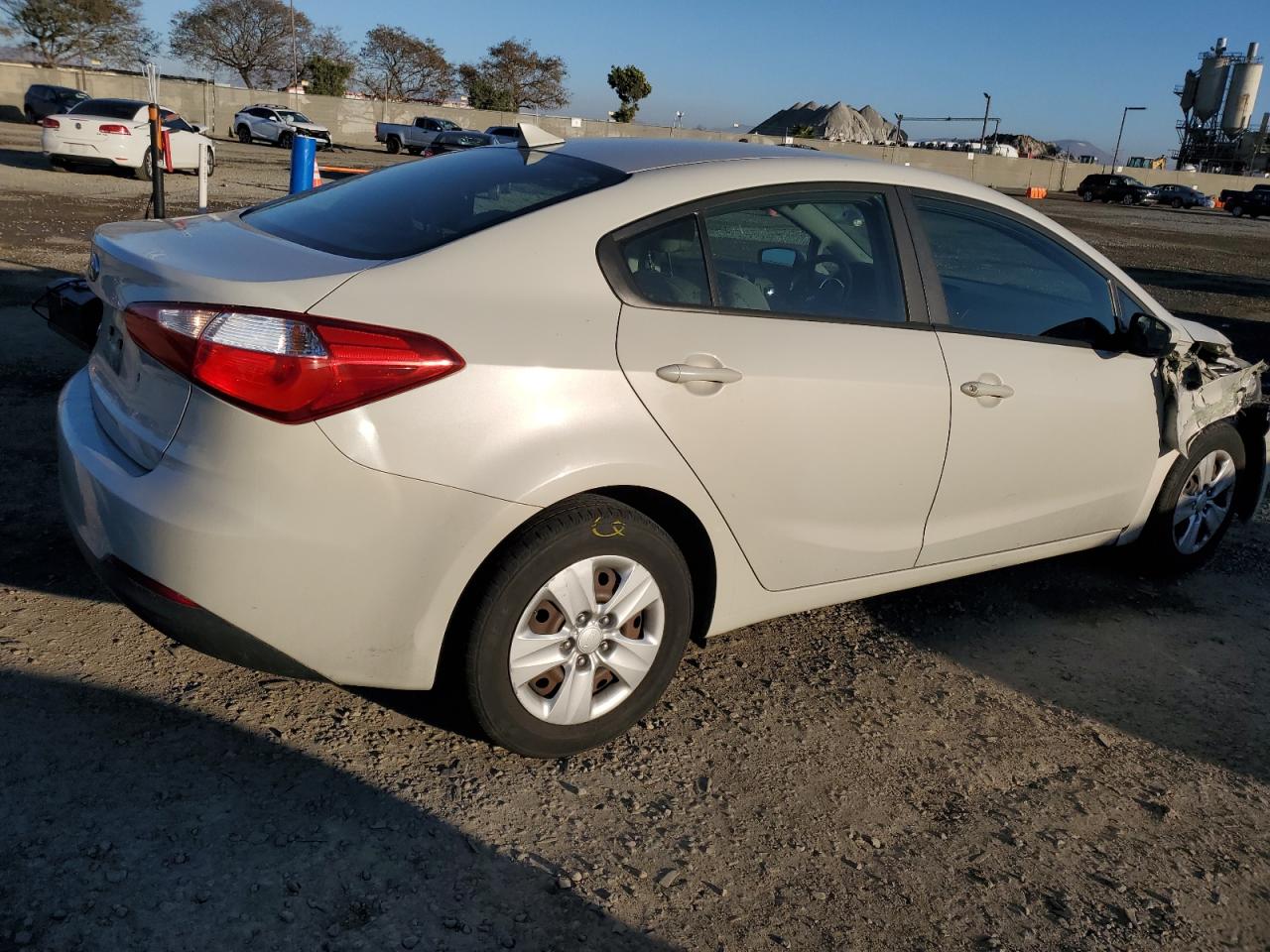 2015 KIA Forte VIN KNAFK4A61F5379386 Copart auction photo, front end damage thumbnail 3