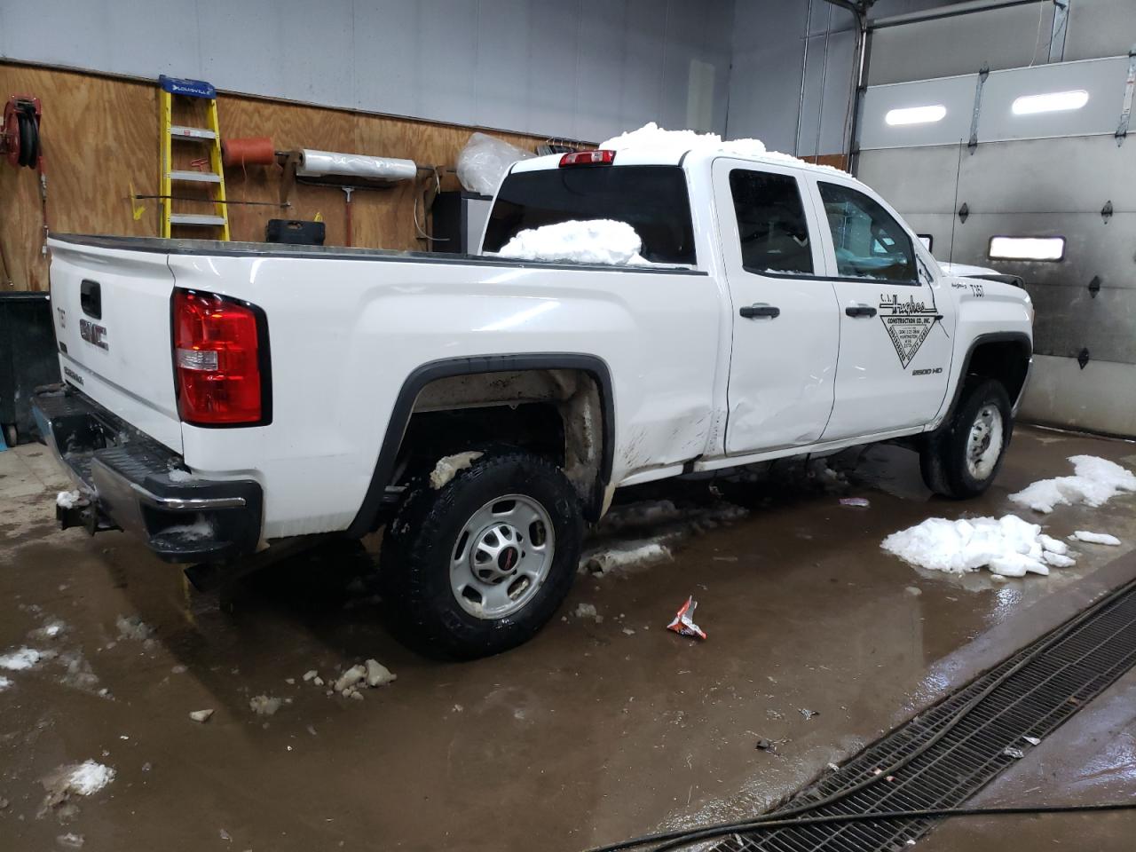 2016 GMC Sierra VIN 1GT22REG6GZ125989 Copart auction photo, front end / minor dent/scratches damage thumbnail 3
