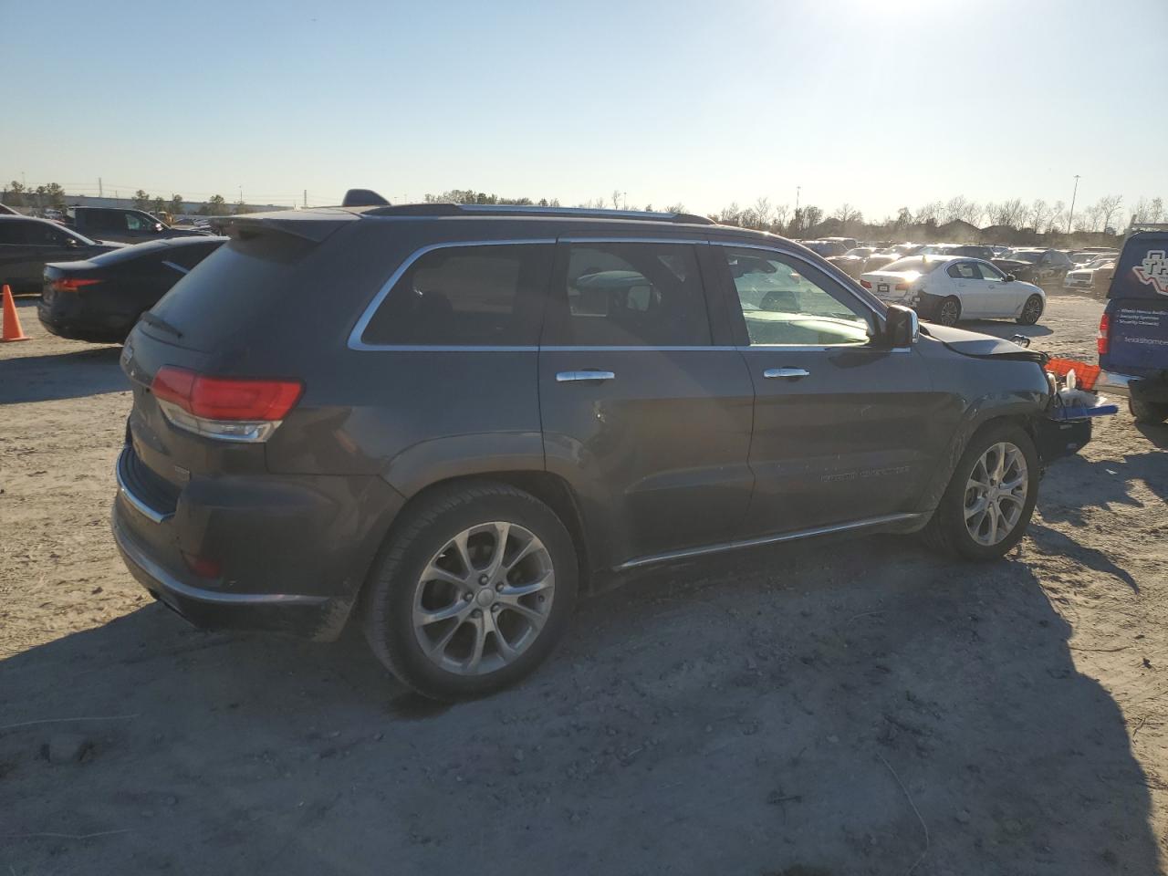2019 Jeep Grand Cherokee VIN 1C4RJFJT1KC526817 Copart auction photo, front end damage thumbnail 3